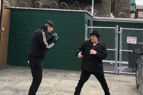 O Kris Ka$$ κάνει προπόνηση με Rocky Balboa στις ΗΠΑ (video)