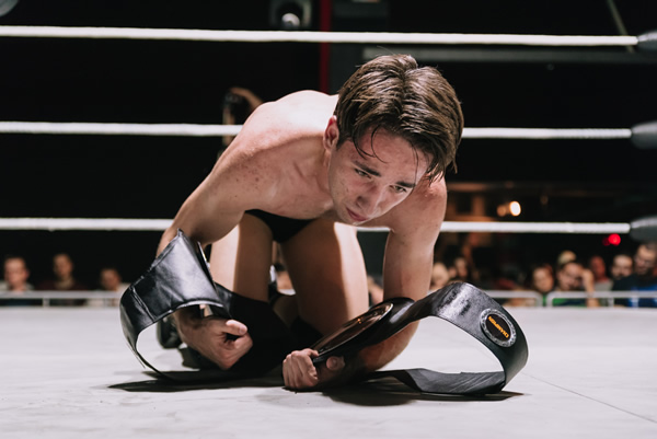 Βίκτωρ champion crying