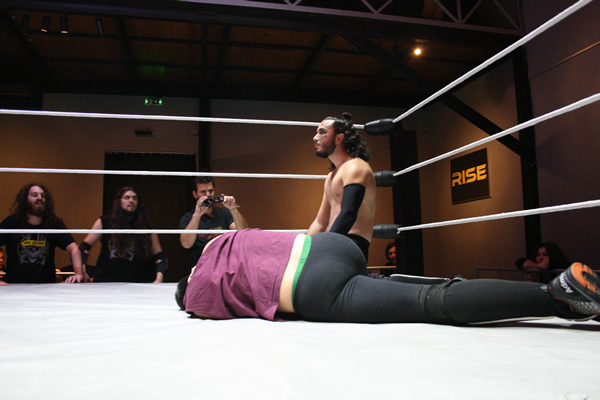 Πάρης Over Elias body