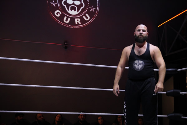 Φαλακρός Γκουρού In ring