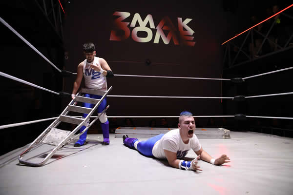 Μπάμπης Breaks Μιχάλης με ladder