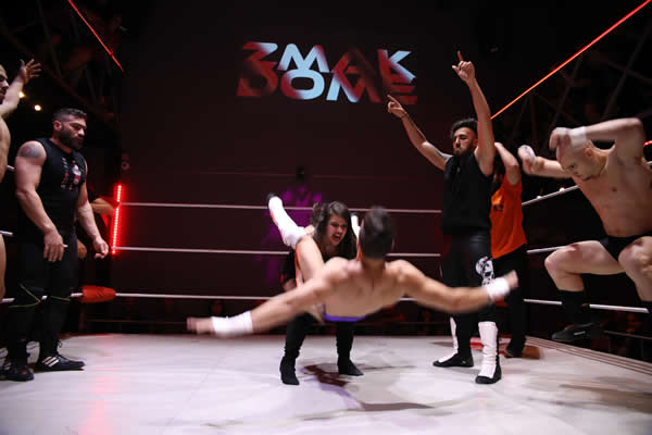 Αμέλια powerbomb Ερμή