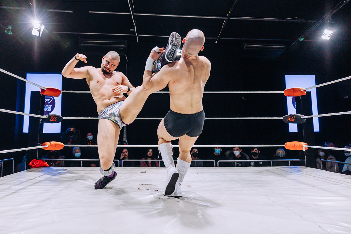 Sereti kick Edi in the face