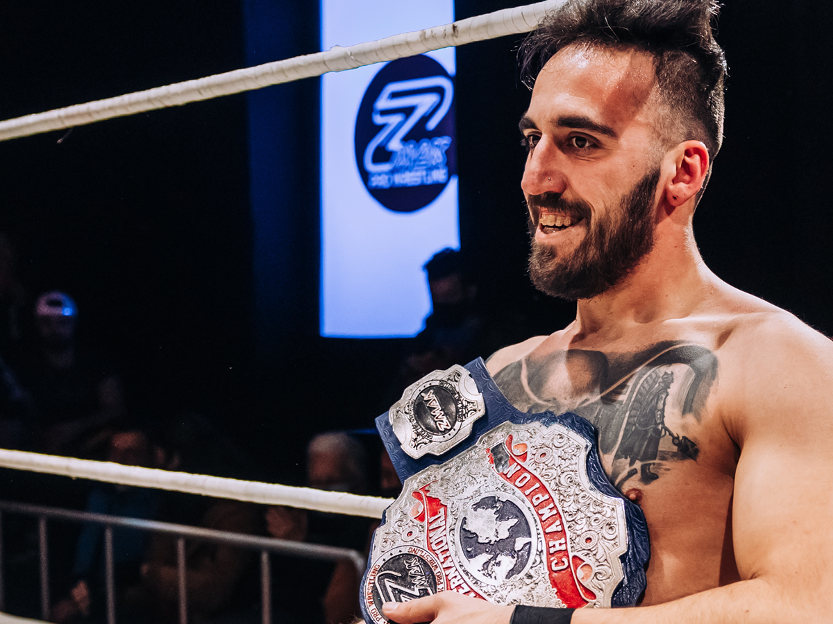 Sinas down IC champ smiling