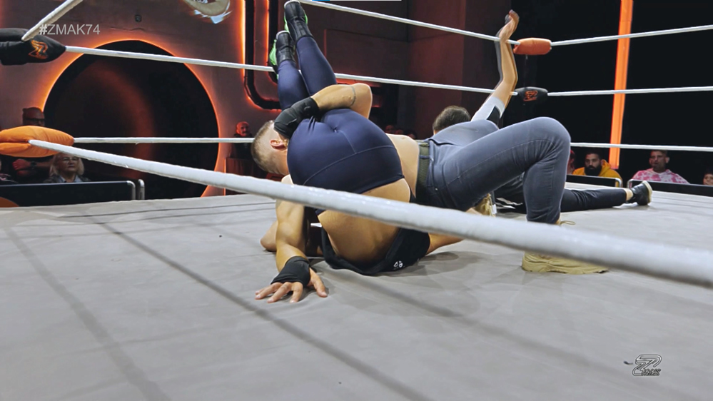 Peris pins Blade